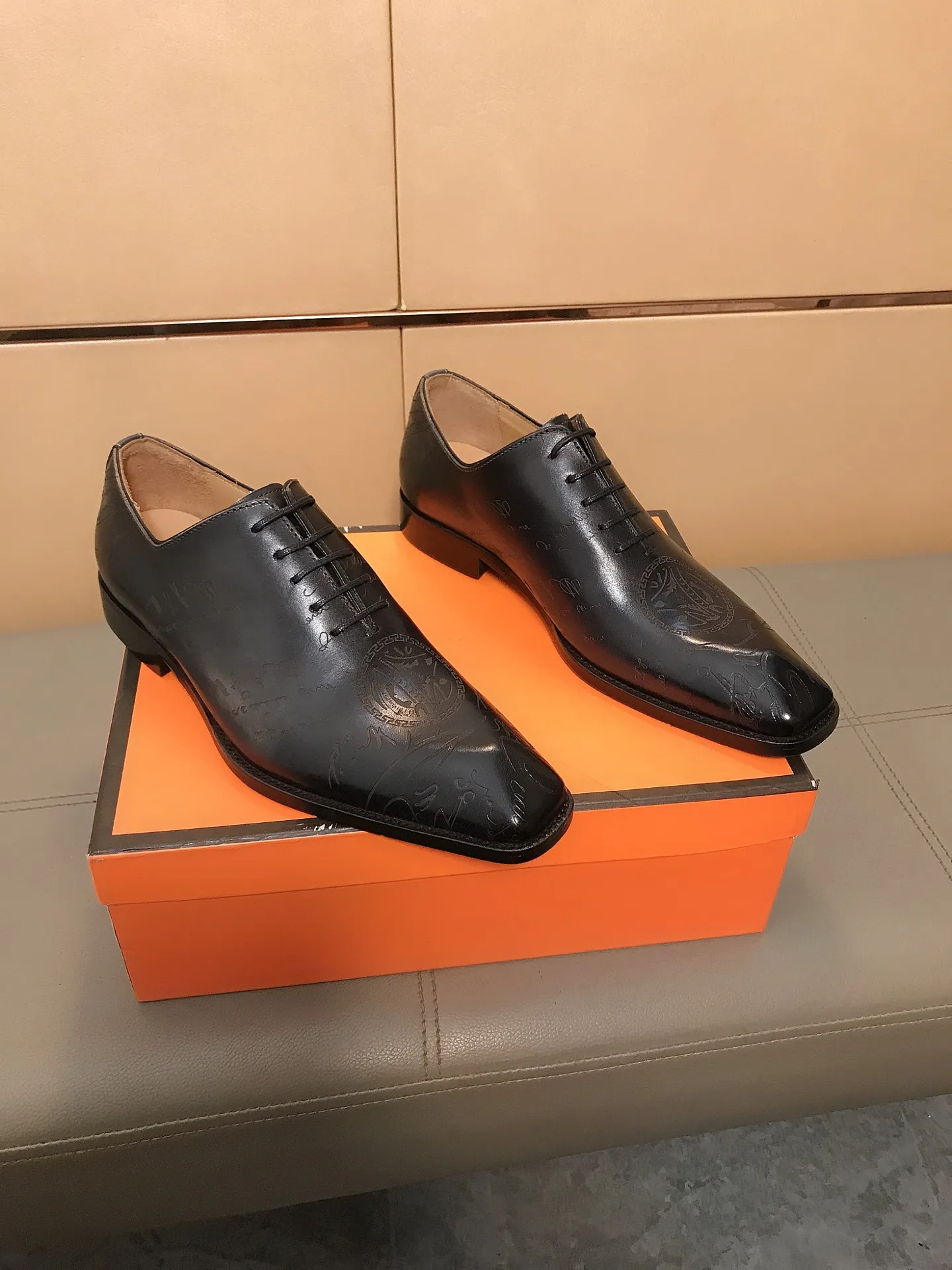 Factory price 560 💎💎👉👉[LV Louis Vuitton] The latest men's casual business leather shoes 🇨🇳, new model opening 💯 Made of cowhide imported from Italy, luxurious leather lining, wear-resistant outsole, soft and comfortable 🌴 High-end atmosphere, the first choice for high-class men 🍍38-44